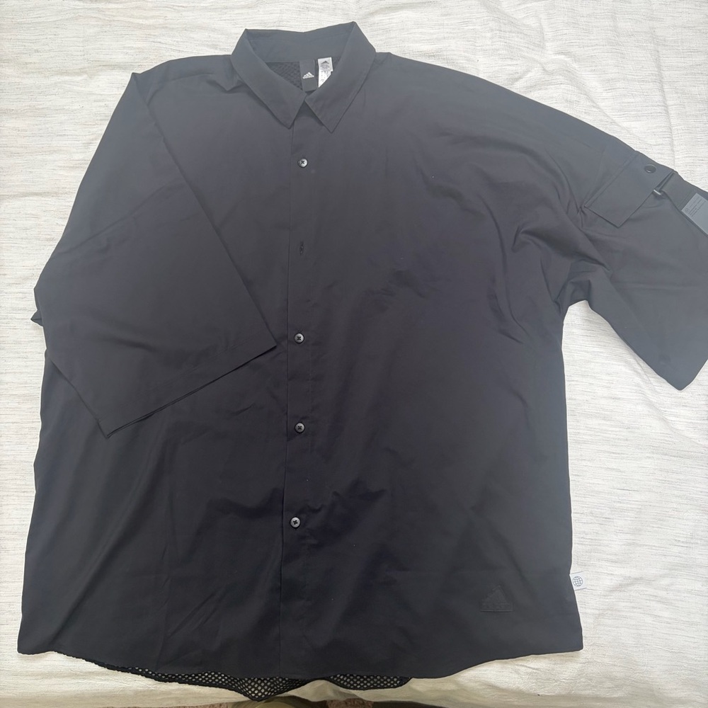 adidas City Escape Premium Shirt in Black size L
